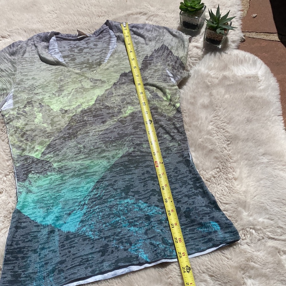 The North Face Burnout Green / Gray Mountains T-Shirt - Picture 6 of 9